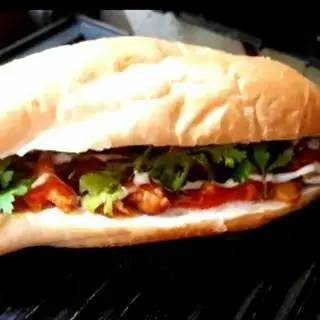 Hình ảnh Bánh Mì Thịt nướng xá xíu Pate