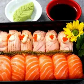 12 viên cá hồi  - 219.000 ₫ tại Win Sushi - Sushi & Sashimi - Tân Hoà Đông