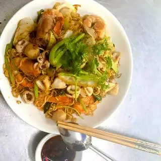 Mì gói xào hải sản - 53.000 ₫ tại Cơm gà xối mỡ A Mập - Trương Phước Phan