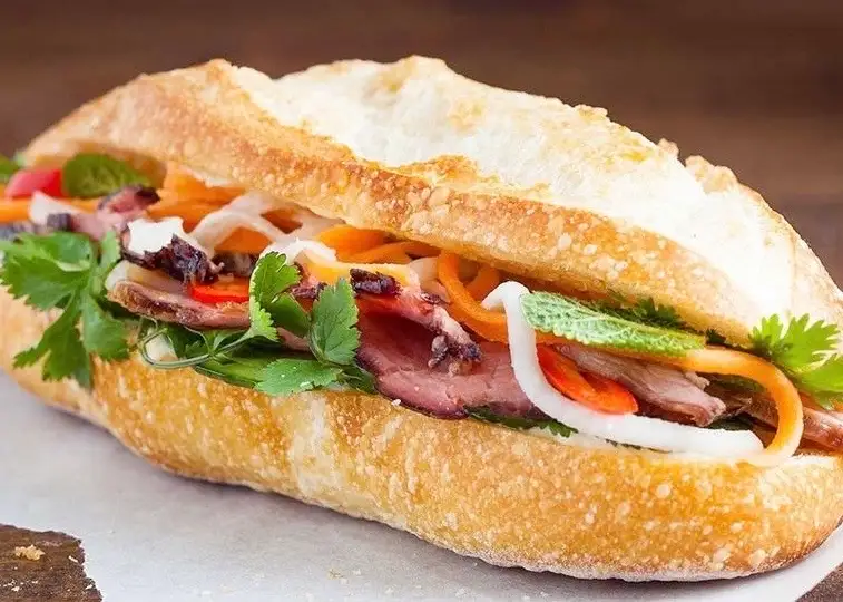 Bánh mì thịt chả - 25.000 ₫ tại Bánh Mì Hà Nội Đức Hậu - Đinh Bộ Lĩnh