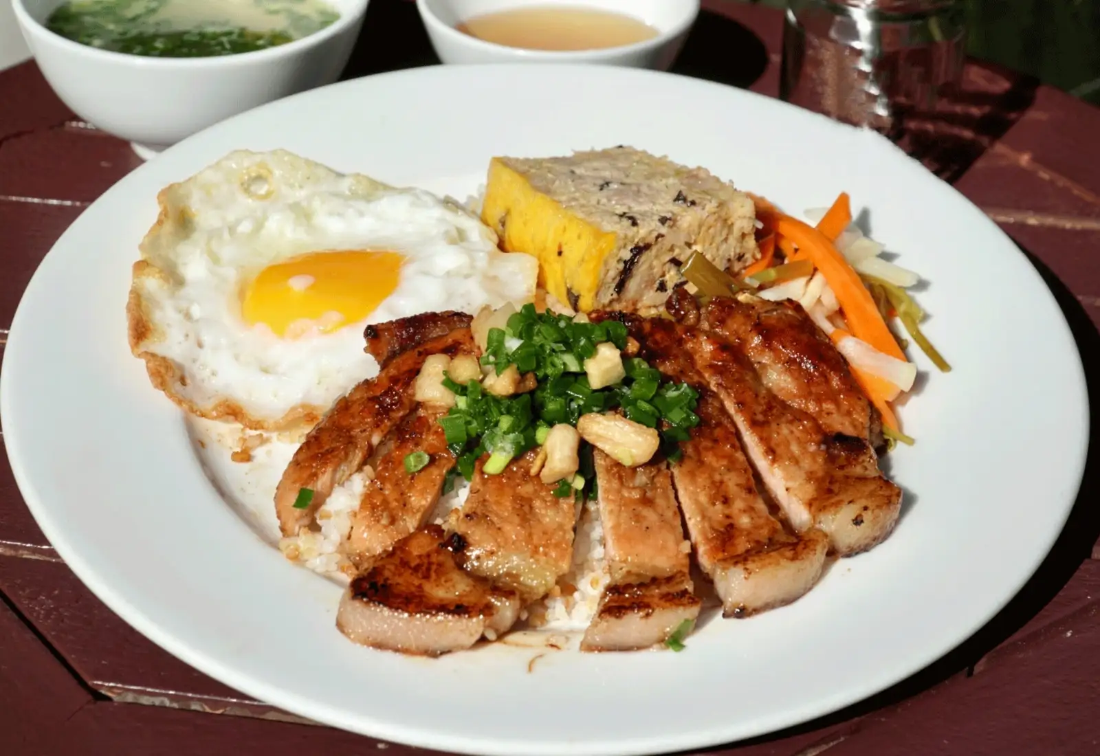 Hình ảnh Cơm Tấm Sườn + Chả + Trứng