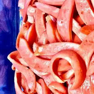 Hình ảnh Bánh Mỳ - Xúc Xích Nước Sốt
