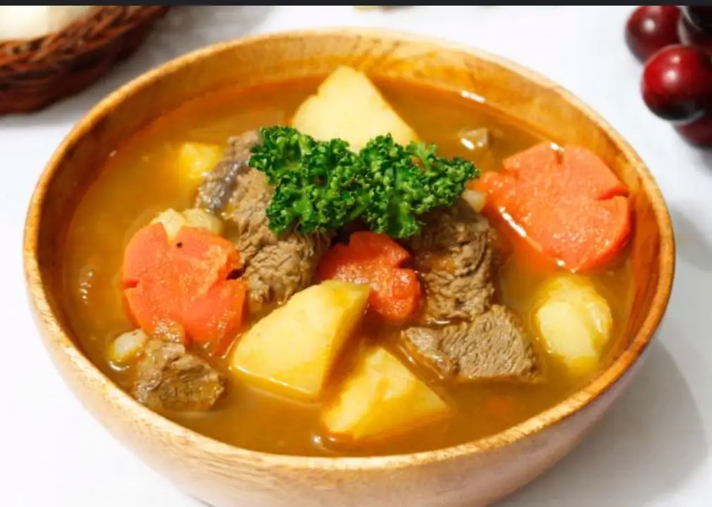 Hình ảnh Cơm bò hầm sốt vang 