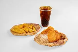 Cánh gà rán - khoai tây - Cocacola - 65.000 ₫ tại Gà Mê Lắc - Gà Rán, Khoai Lắc & Chuối Chiên - Ngô Quyền