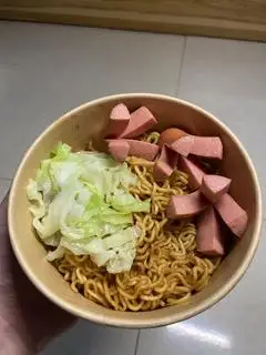 Hình ảnh Mỳ trộn Indomie xúc xích