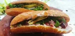 Bánh mì heo quay trứng - 32.000 ₫ tại Bánh Mì Heo Quay Dung