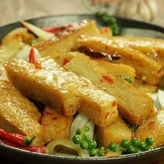 Hình ảnh Cơm chiên ba rọi chiên mắm + chả cá chiên