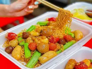 Hình ảnh Mì xào cá viên chiên