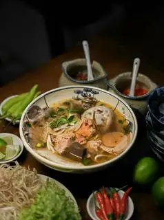 Bún bò thập cẩm không giò - 99.000 ₫ tại Bún Bò Huế Chimôtê - Hue Kitchen - Thảo Điền
