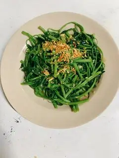 Rau muống xào tỏi( Stir fried Morning Glory w Garlic)  - 69.000 ₫ tại Quán Chay Ngọc Thọ - Phạm Ngũ Lão