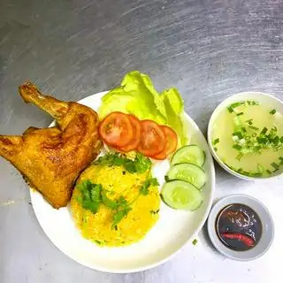 Cơm đùi gà góc tư xối mỡ - 53.000 ₫ tại Cơm gà xối mỡ A Mập - Trương Phước Phan