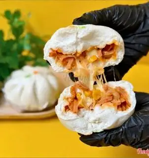 Hình ảnh Bánh bao xúc xích phô mai