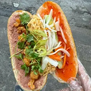 Bánh Mì Ép Nóng - Có Rau - 35.000 ₫ tại Anh Trai - Bánh Mì & Drink - Lê Văn Lương