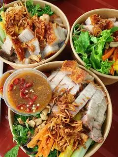 Hình ảnh Bún Mắm Nêm Thịt Heo Quay
