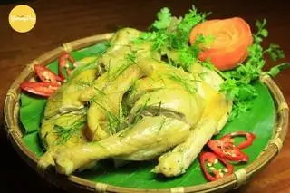  1/2 Con Gà Hấp Lá Chanh + Rau Dưa + Nước Chấm Đặc Biệt - 145.000 ₫ tại Chân Gà Hấp Hành - Gà Hấp Muối, Tiêu Xanh & Mắm Nhĩ - Trần Văn Dư