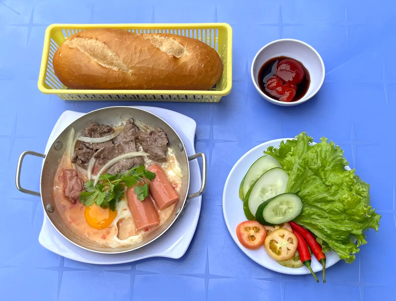Số 12 : Bò - Trứng - Pate - Xúc Xích - 48.000 ₫ tại Bò Né & Bánh Mì Chảo A Kiệt - Phạm Thế Hiển