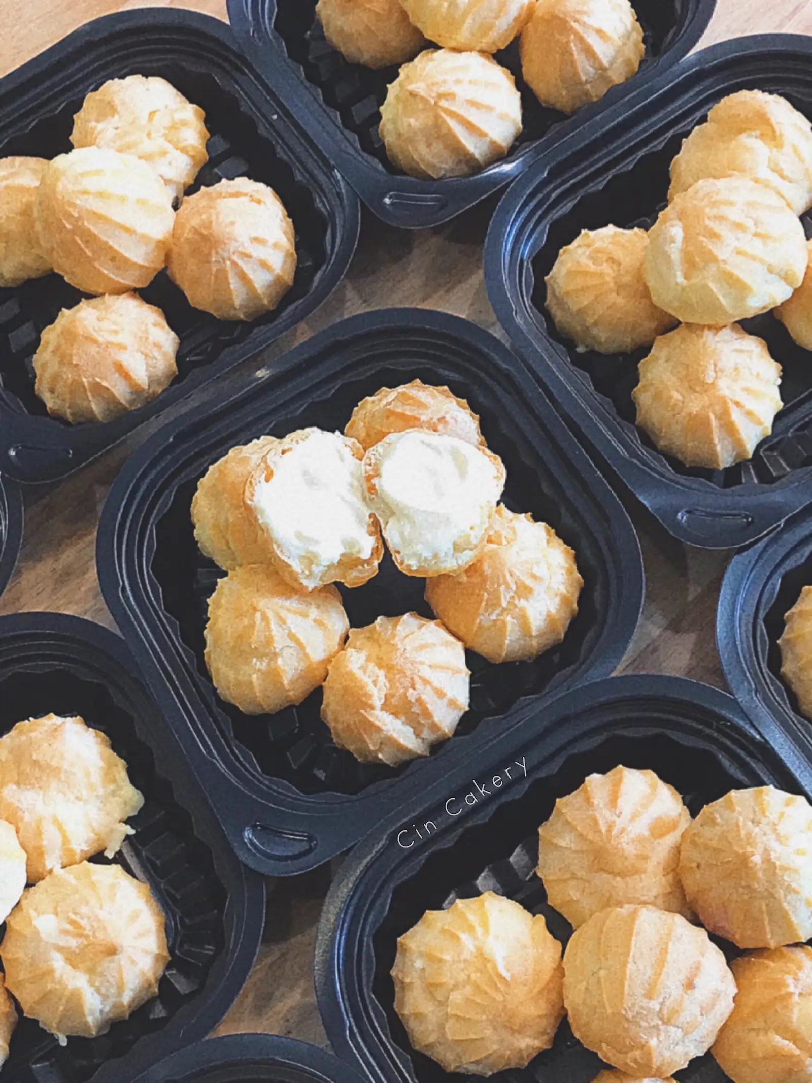 Bánh Su Kem  - 45.000 ₫ tại Cin Cakery - Bông Lan Trứng Muối & Bánh Ngọt