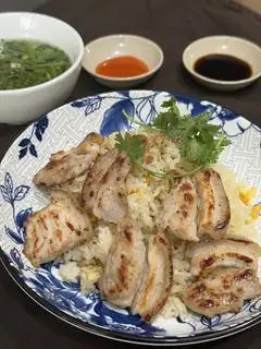 Hình ảnh Cơm chiên ba rọi cháy cạnh