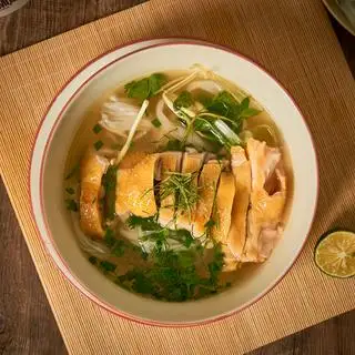 Hình ảnh Phở gà lưng