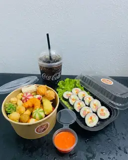 Hình ảnh Combo xiên bẩn chiên+ Kimbap+ 1 cốc coca