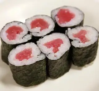 Sushi Maki Cá Ngừ 6 viên - 49.000 ₫ tại Tokyo Izumi Sushi & Sashimi - Phan Văn Hân