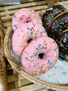 Pink Donut - 29.000 ₫ tại ARTISAN - Bakery & Cafe - Saigon Riverside Complex