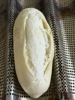 Bánh mì tươi - 6.000 ₫ tại Bánh Mì 24 - Trần Nhân Tôn