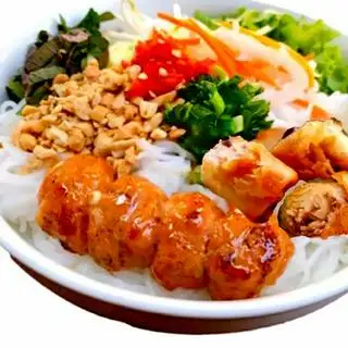 Bún NEM NƯỚNG - CHẢ GIÒ/ Grilled Pork Meatballs with Vermicelli Noodles and Spring rolls - 35.000 ₫ tại Cơm Tấm 1111 - Huỳnh Tấn Phát