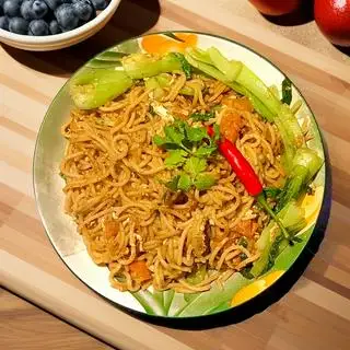Hình ảnh Mỳ trứng xào rau củ với thịt bằm