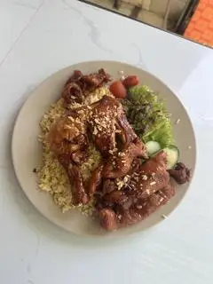 Hình ảnh Cơm Gà Má Đùi + Da Gà Mắm Tỏi