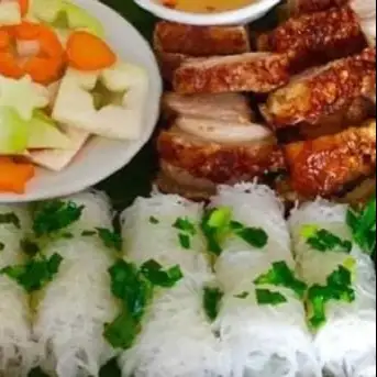 Bánh hỏi heo quay - 50.000 ₫ tại Lò Heo Quay A Tủn - Bến Vân Đồn