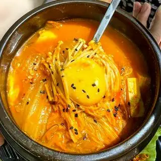 Canh kim chi bò - 65.000 ₫ tại Xù Food - Kimbap & Mì Trộn - Trần Hưng Đạo