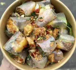 Bánh tráng cuốn đặc biệt - 39.000 ₫ tại Ăn Vặt Mỹ Linh - Bánh Tráng Trộn, Chân Gà Sốt Thái & Sứa - Hậu Giang