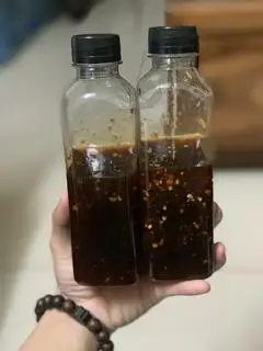 Hình ảnh Nửa chai chấm thần thánh