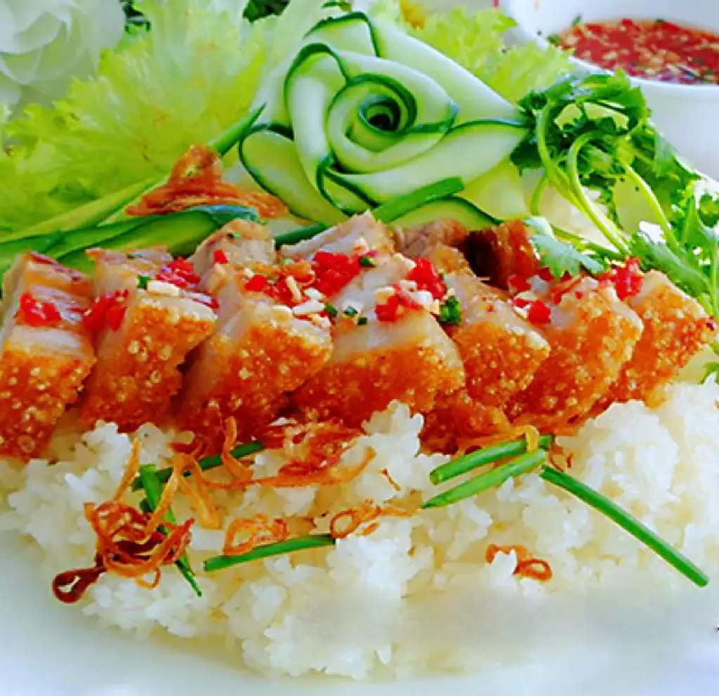Xôi Heo Quay - 32.000 ₫ tại Bánh Mì Hà Nội - 96 Cách Mạng Tháng 8
