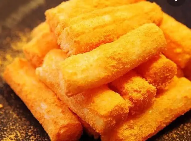bánh gạo lắc trứng muối  - 30.000 ₫ tại Ăn Vặt Chuối Chiên Mè & Bánh Tráng Trộn - Đoàn Văn Bơ