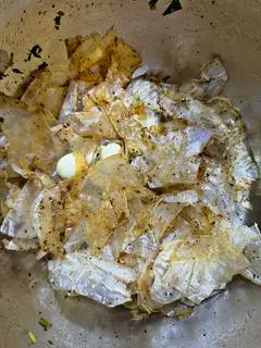 Bánh tráng muối sặc trứng cút - 22.000 ₫ tại Bánh Tráng Phơi Sương Hy Hy Food - Phan Đình Phùng