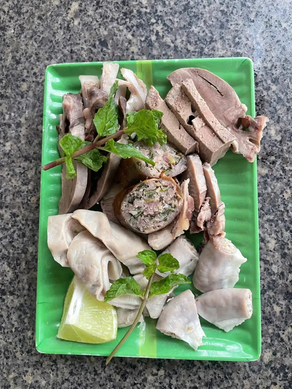 Dĩa lòng thêm - 37.000 ₫ tại Cháo Lòng Ngọc Diệp - Lê Văn Quới