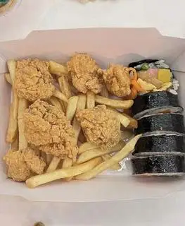 Hình ảnh Combo 1 phần gà rán viên - khoai tây - 1 phần cơm cuộn truyền thống