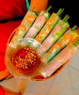 3 gỏi cuốn tôm thịt - 39.000 ₫ tại Chân Gà Sốt Thái & Gỏi Cuốn Mẹ Sữa - Đường 54