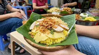 Hình ảnh Xôi xéo ( thêm chả, ruốc )