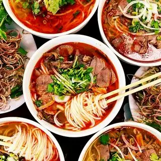 bún bò nạm chả - 40.000 ₫ tại Quán Hữu Phát - Bún Bò Huế & Cháo Lòng - Tân Kỳ Tân Quý
