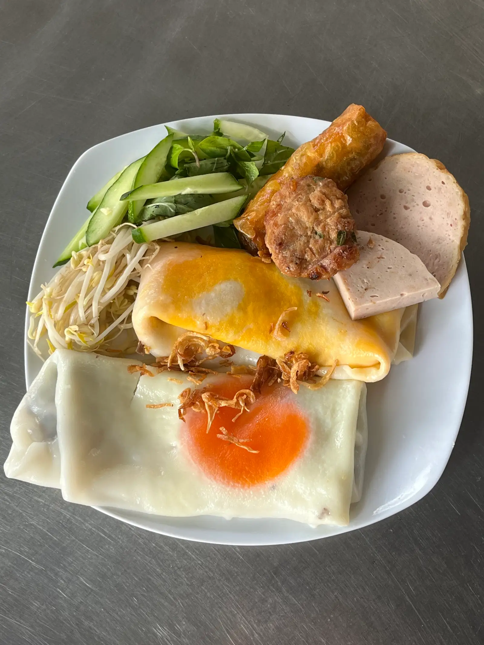 Hình ảnh Bánh cuốn trứng ( 2 trứng)