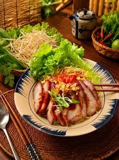 Hình ảnh Hủ tiếu trộn xá xíu