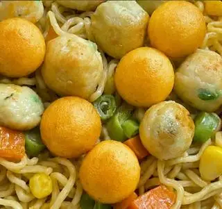 Hình ảnh Mì trộn mix 4 loại viên chiên