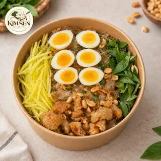 Hình ảnh Trộn mỡ hành tóp mỡ trứng cút lòng đào | Crispy pork - soft-boiled quail egg scallion oil
