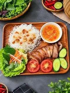 Hình ảnh Bún tai heo khìa kèm rau