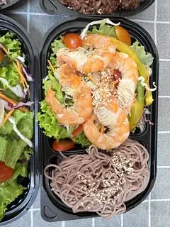 Hình ảnh Salad Tôm + Cơm gạo lứt