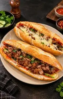 Hình ảnh Bánh mì thịt kho xá xíu + trứng