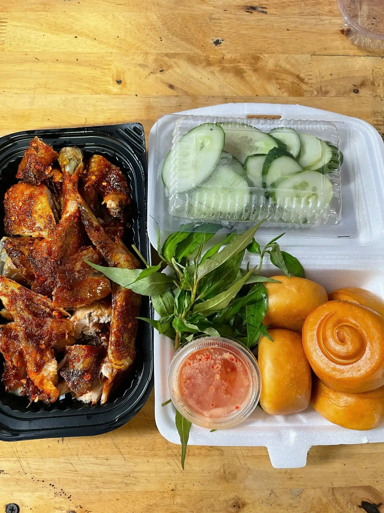 Hình ảnh gà nữa con + 5 bánh bao 